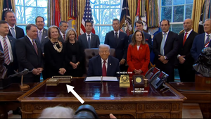 Donald Trump 24K Gold Presidential Pen Tray